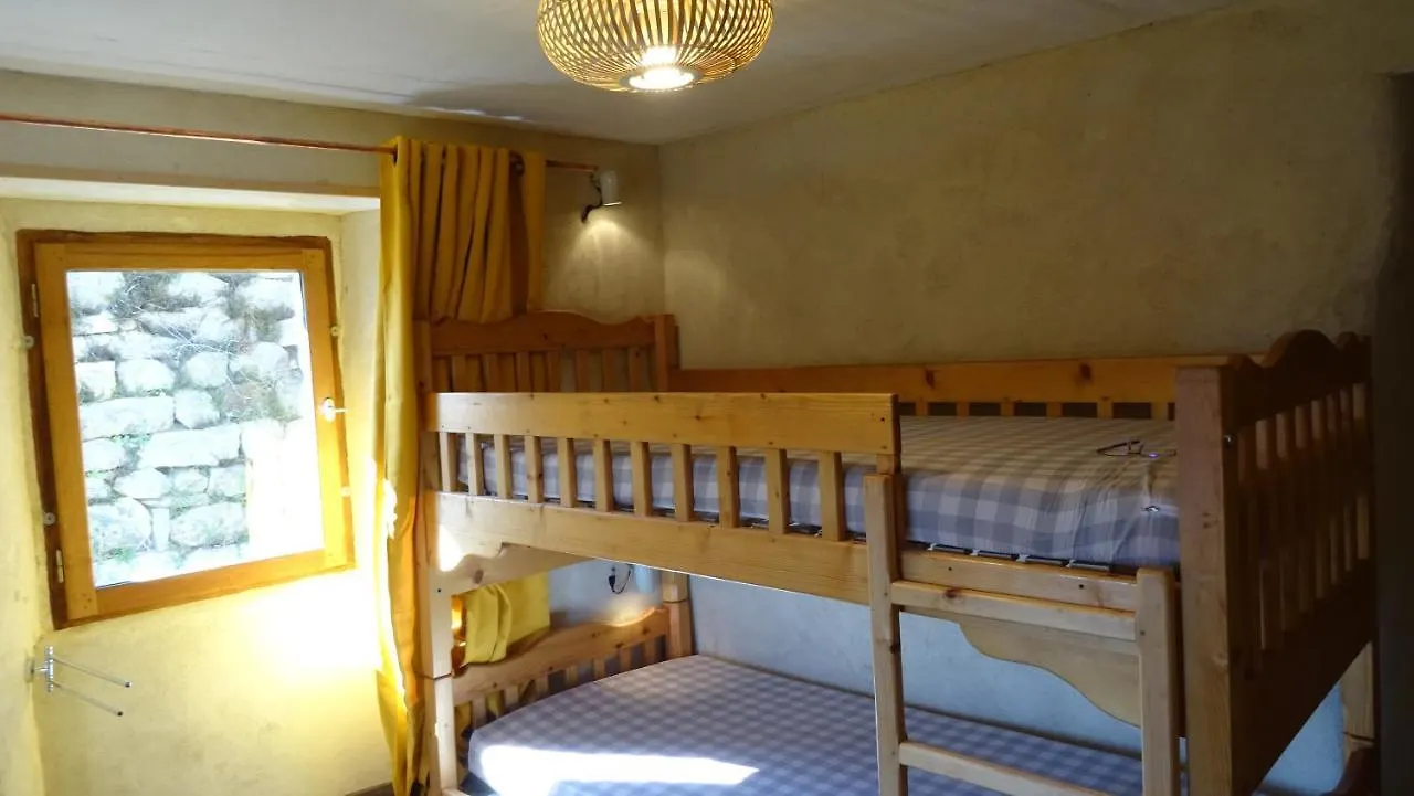 Gite De Chapeleche Les Glycines Gluiras Hotel