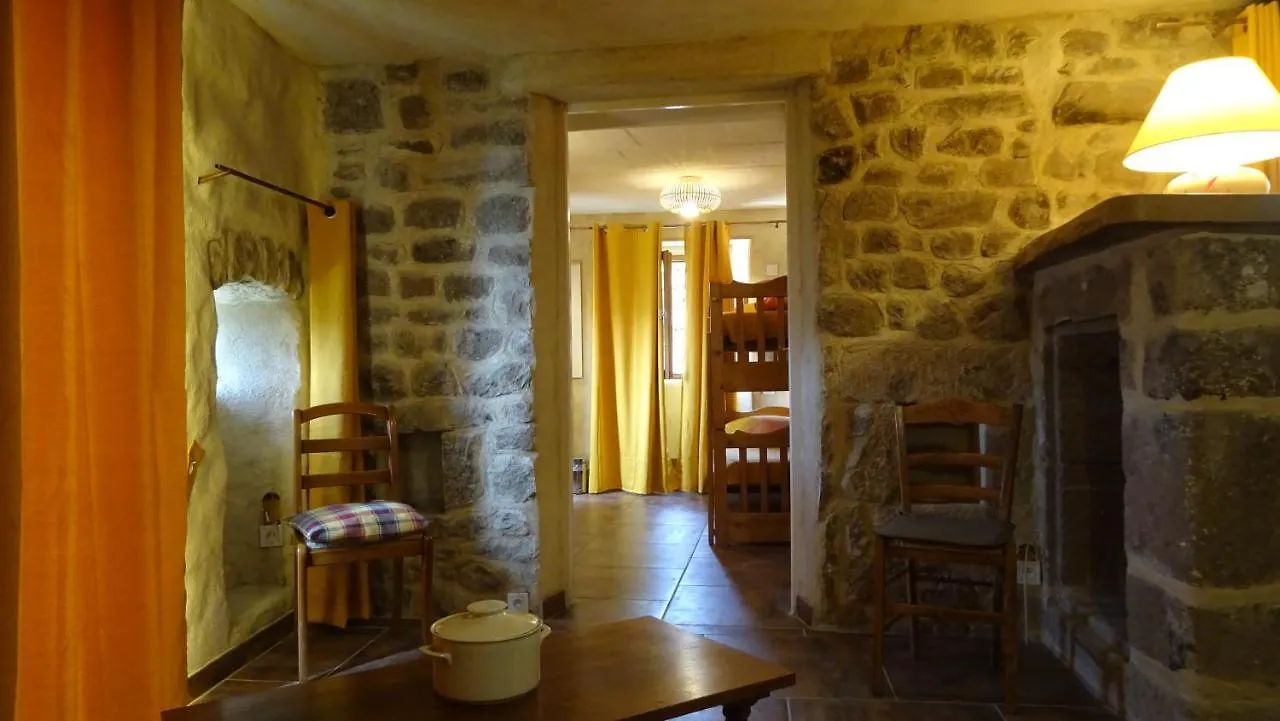 Gite De Chapeleche Les Glycines Gluiras 0*,  France