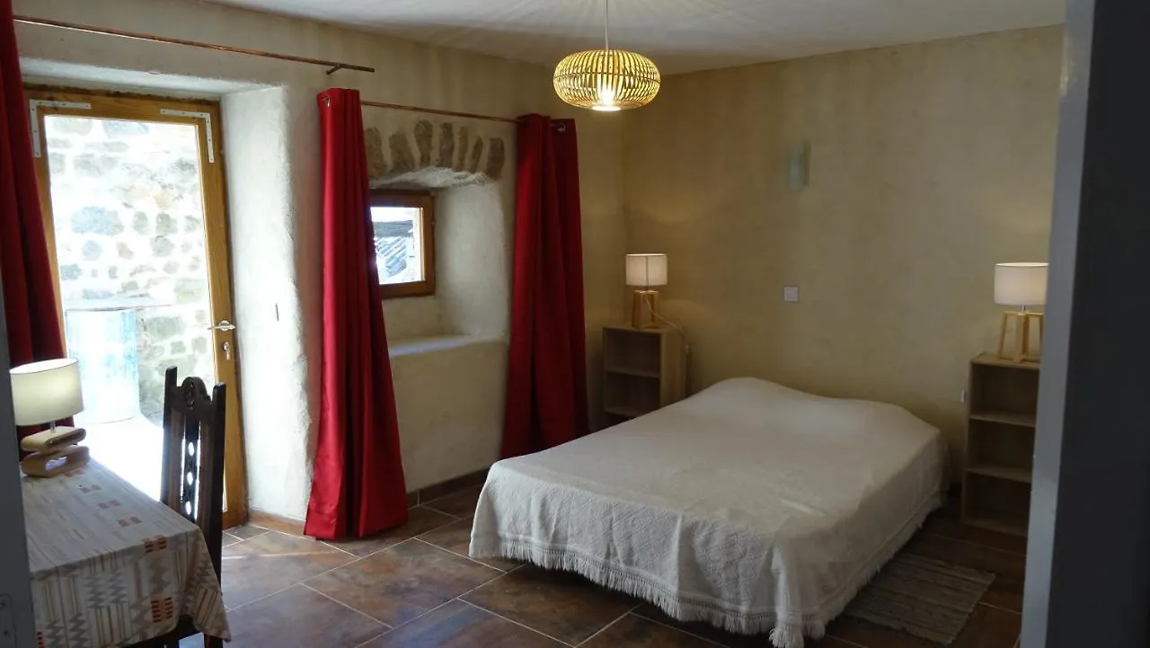 Hotel Gite De Chapeleche Les Glycines Gluiras