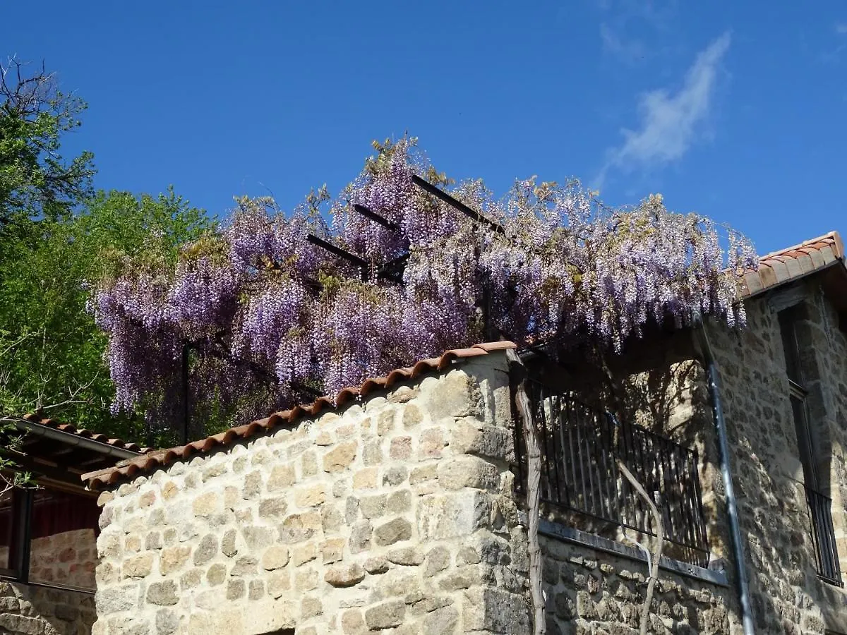Gite De Chapeleche Les Glycines Gluiras 0*,