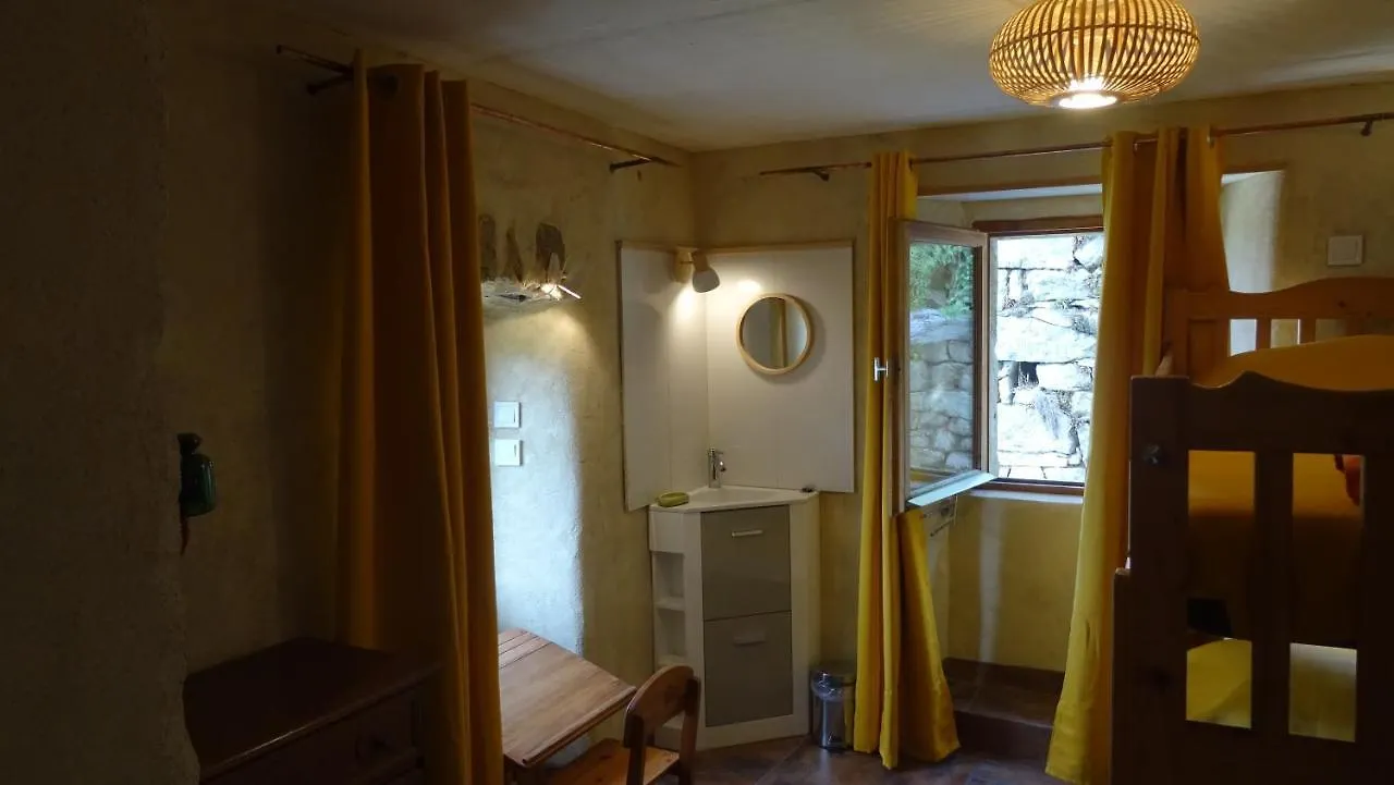 Hotel Gite De Chapeleche Les Glycines Gluiras